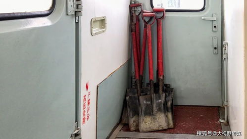 有這樣一趟旅客列車 必需品里竟然有鐵鍬 你知道它的用途是什么嗎